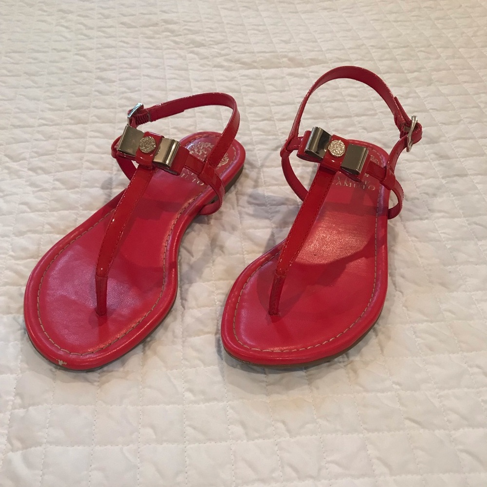Vince Camuto Flat Sandal Size 6.